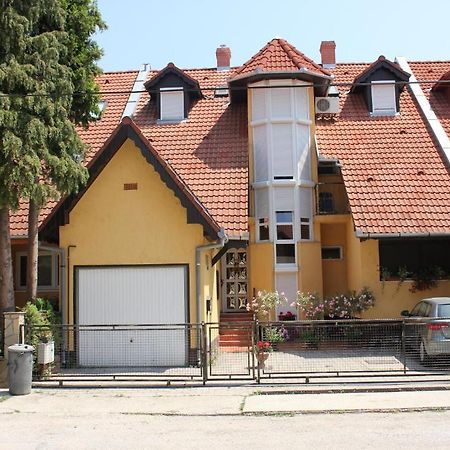 Hotel Abigel Vendeghaz Harkány Zewnętrze zdjęcie